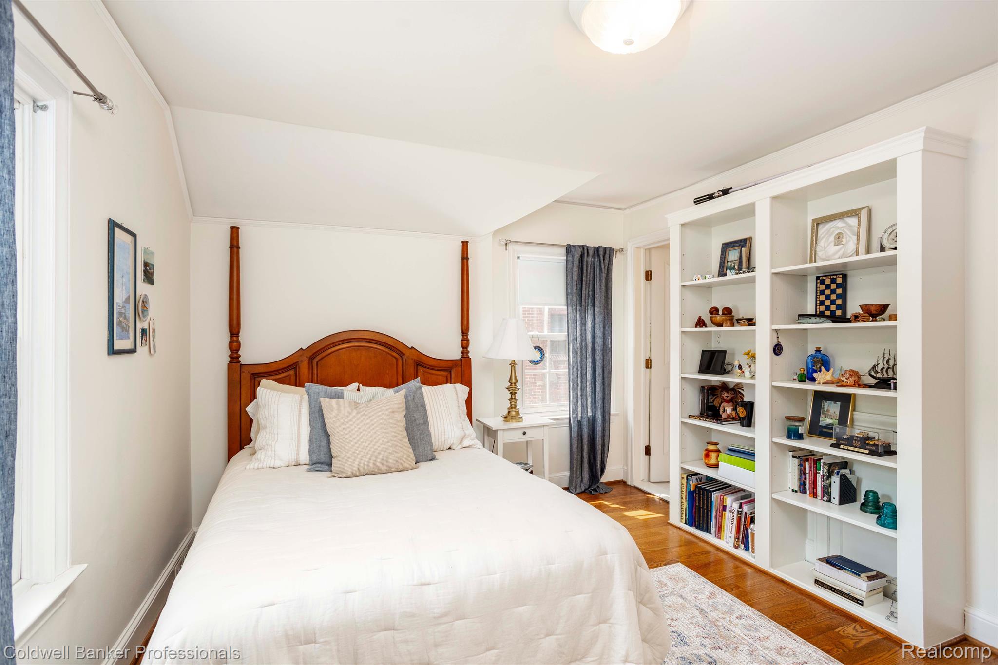 558 Lincoln Road Grosse Pointe, MI 48230 - Photo 25 of 47 2nd bedroom