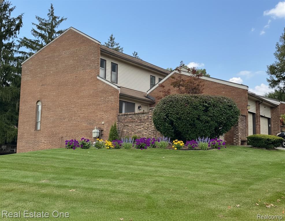 410 Willow Grove Lane Rochester Hills, MI 48307 - Photo 2 of 37