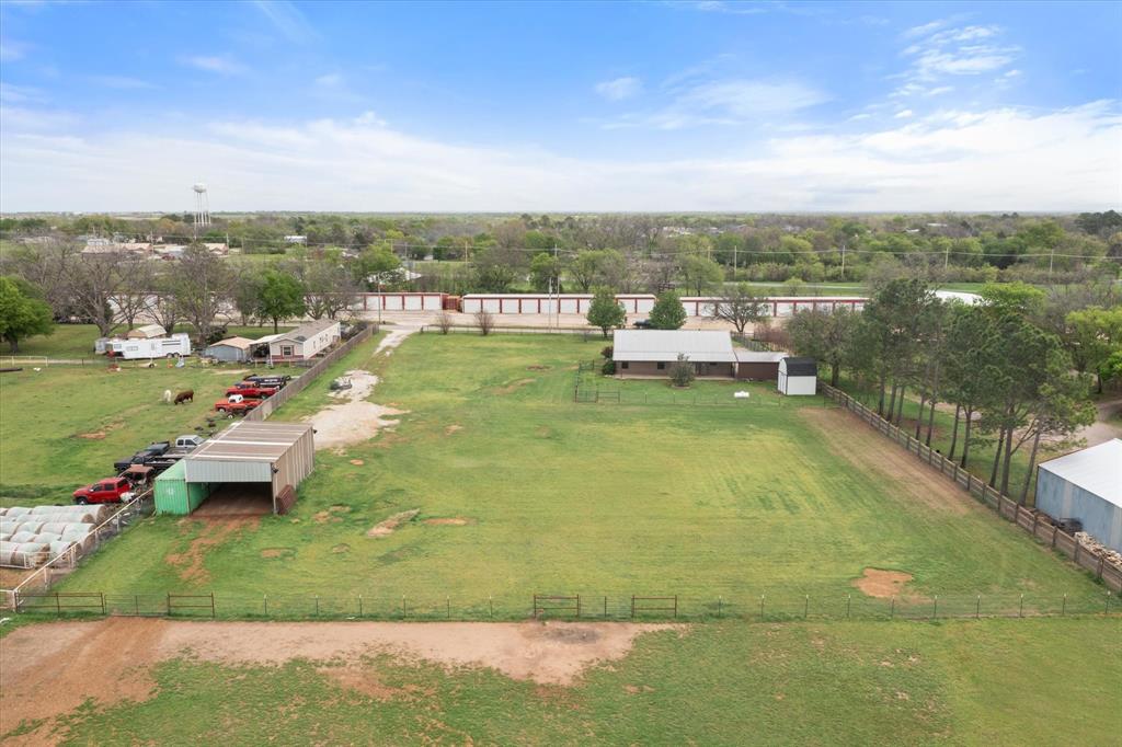 504 Texas Street Tioga, TX 76271 - Photo 6 of 38 a view of a city