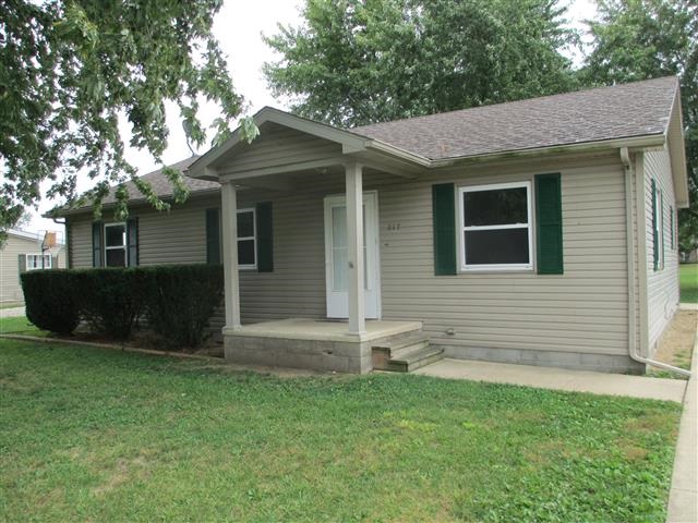 817 Spates Street Jacksonville, IL 62650 - Photo 1 of 9
