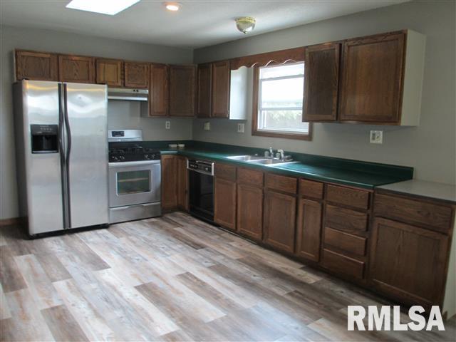 817 Spates Street Jacksonville, IL 62650 - Photo 4 of 9