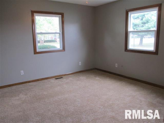 817 Spates Street Jacksonville, IL 62650 - Photo 6 of 9