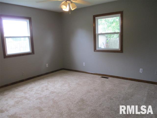 817 Spates Street Jacksonville, IL 62650 - Photo 7 of 9