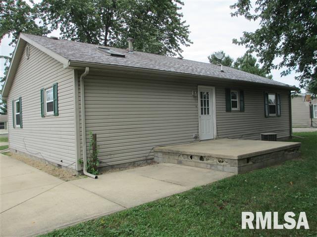 817 Spates Street Jacksonville, IL 62650 - Photo 8 of 9