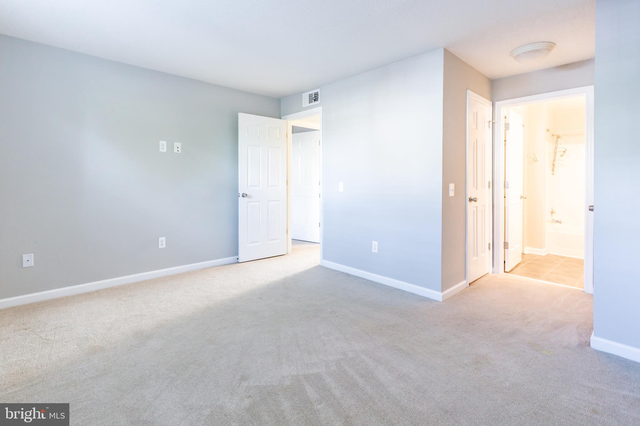 129 Fort Evans Road Southeast, Unit B Leesburg, VA 20175 - Photo 14 of 20 Primary bedroom w/ensuite bath