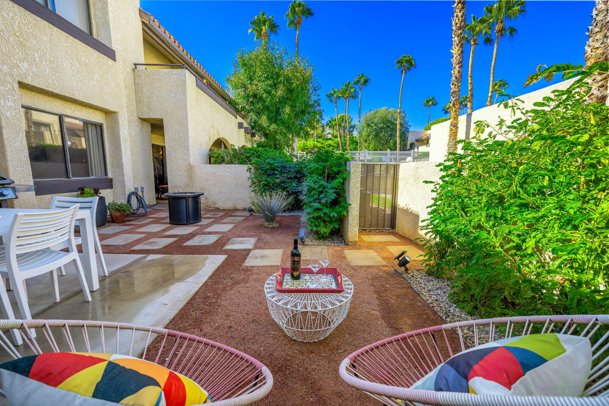 200 East Racquet Club Road, Unit 71 Palm Springs, CA 92262 - Photo 1 of 31 19-web-or-mls-TRP_Racquet_OPMG_1024_019