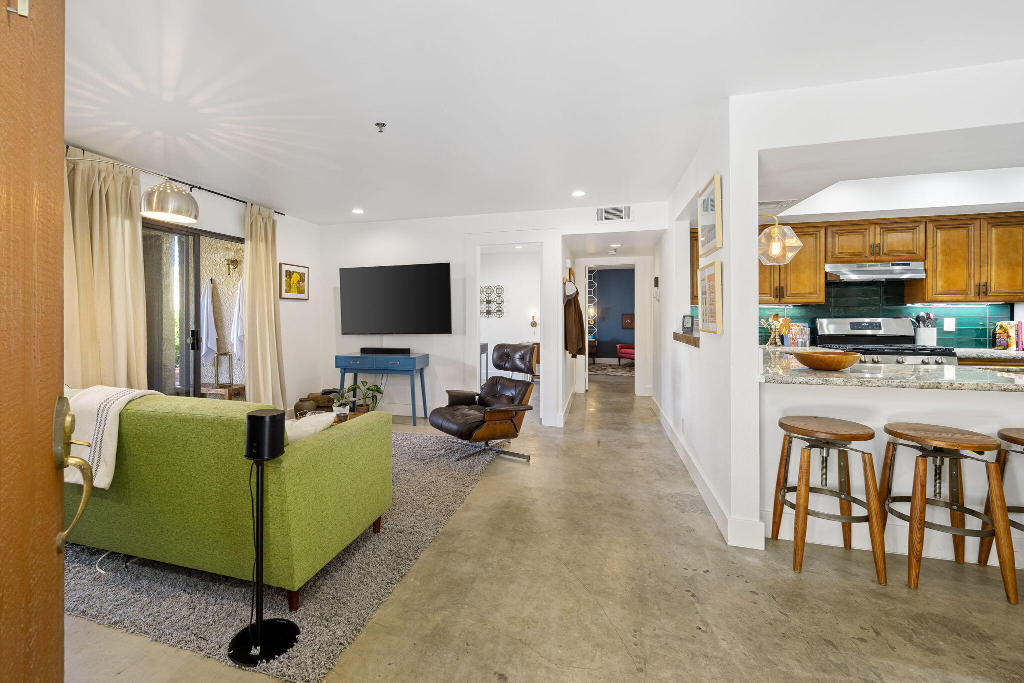 200 East Racquet Club Road, Unit 71 Palm Springs, CA 92262 - Photo 3 of 31 10-web-or-mls-TRP_Racquet_OPMG_1024_010