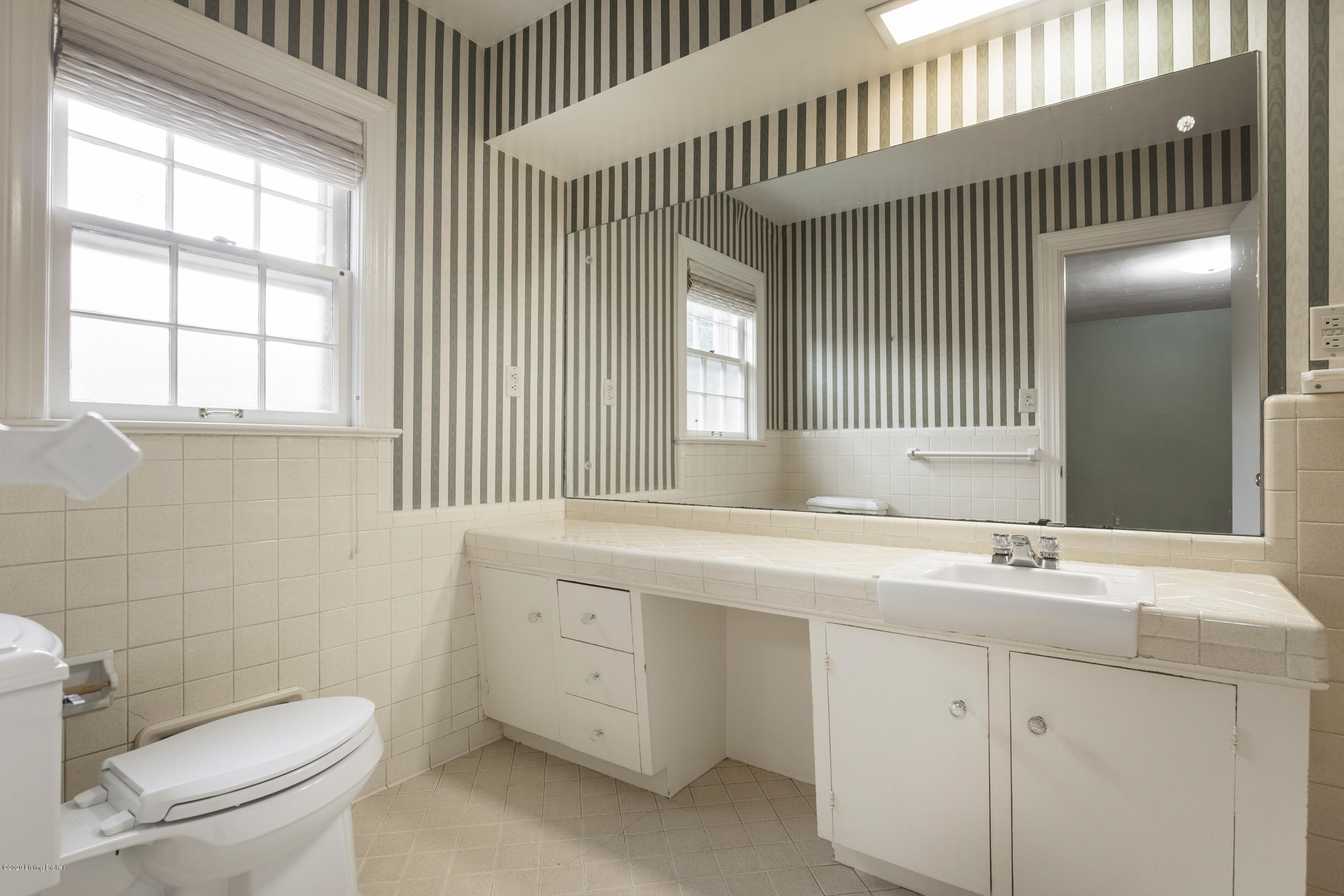 5313 Hempstead Road Louisville, KY 40207 - Photo 23 of 41 23-master bath