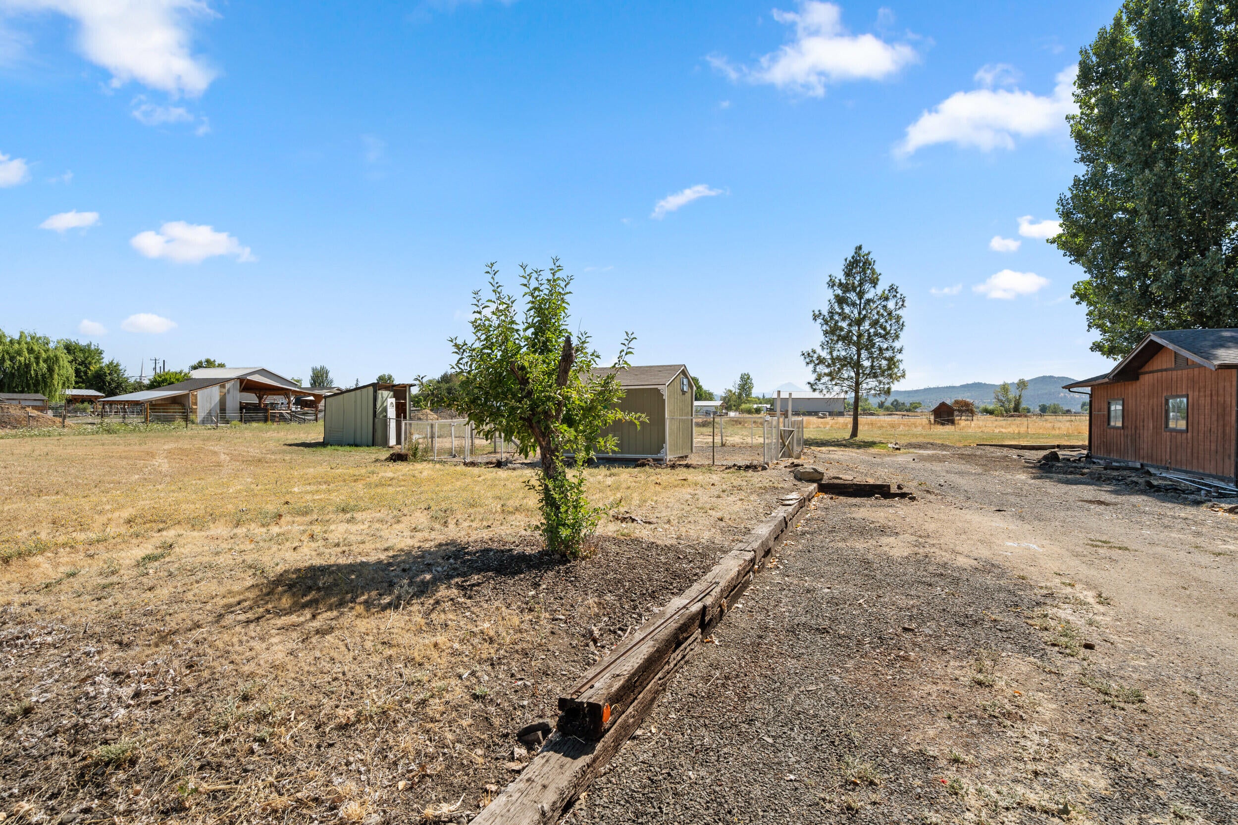 6606 Domino Road Central Point, OR 97502 - Photo 6 of 39 6606-domino-rd (derrick emmert)-05