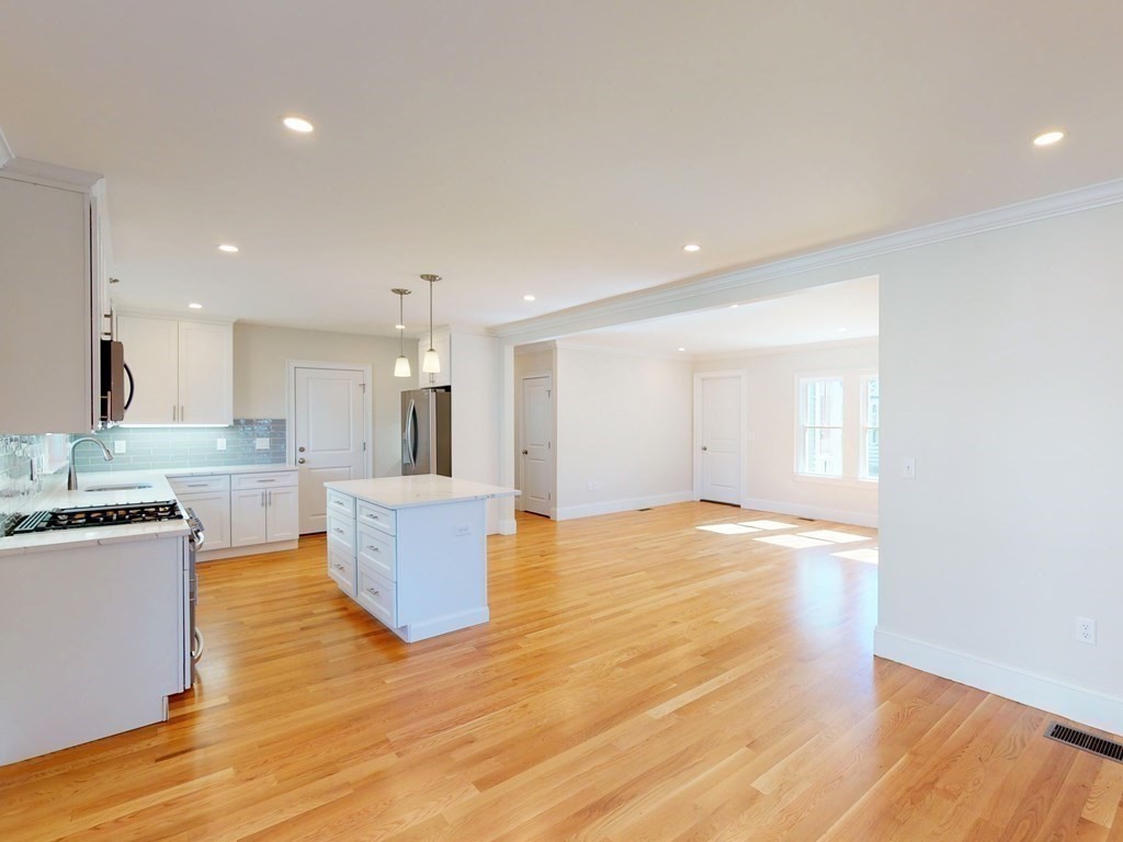 6 Fuller Road, Unit 6 Watertown, MA 02472 - Photo 4 of 41