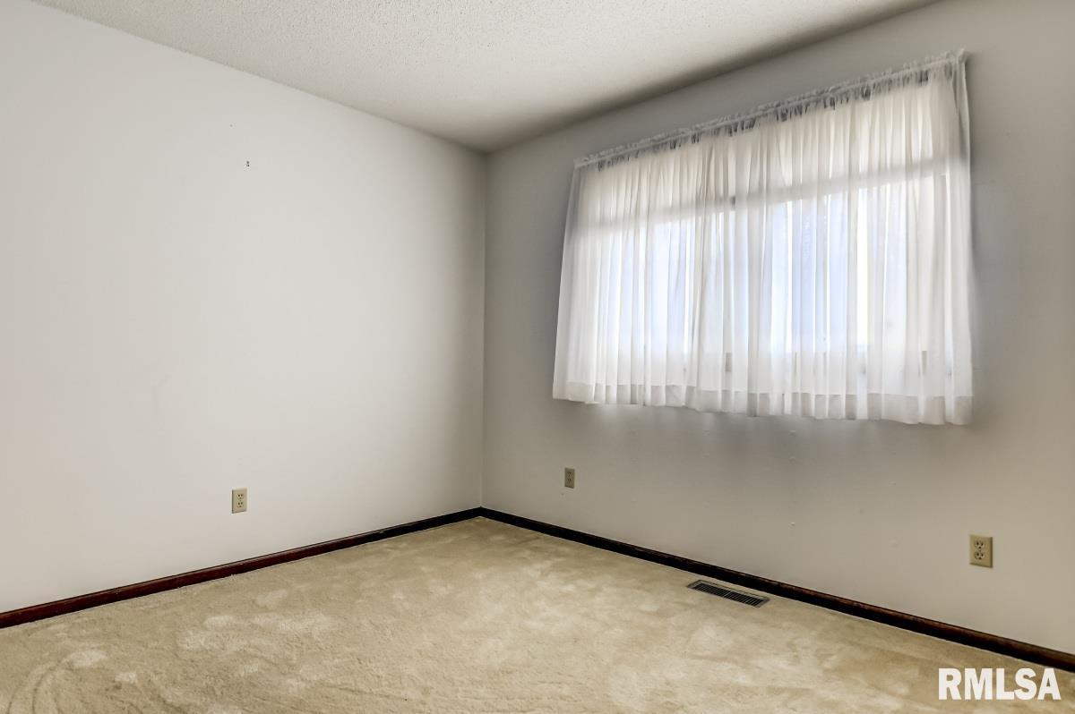 2008 Jeanette Lane Springfield, IL 62702 - Photo 20 of 24
