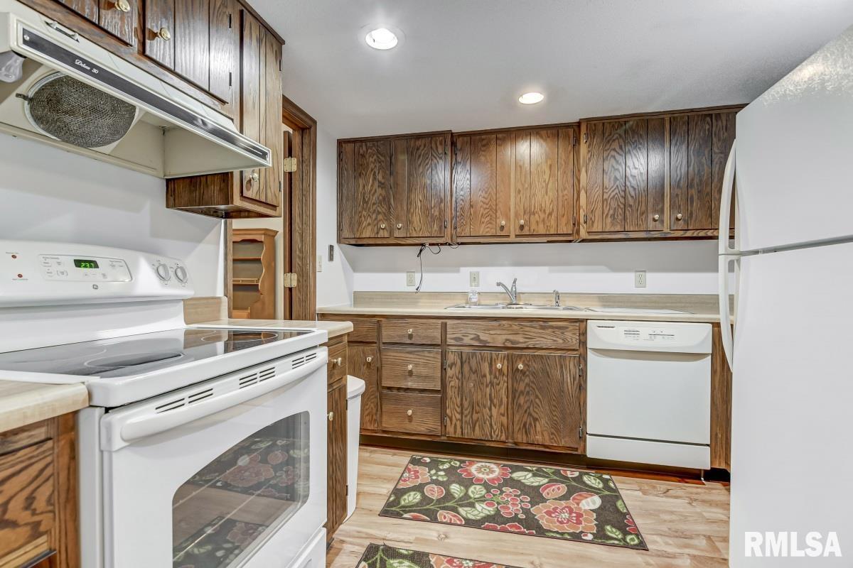 2008 Jeanette Lane Springfield, IL 62702 - Photo 9 of 24