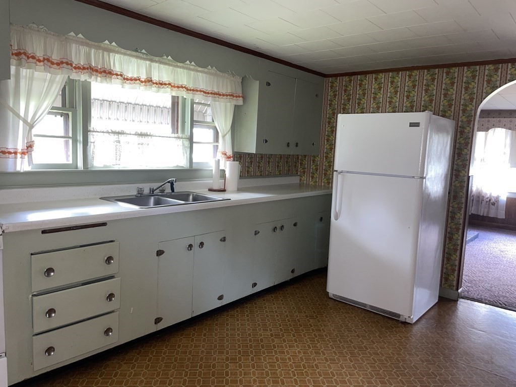 54 Wing Road Acushnet, MA 02743 - Photo 4 of 11