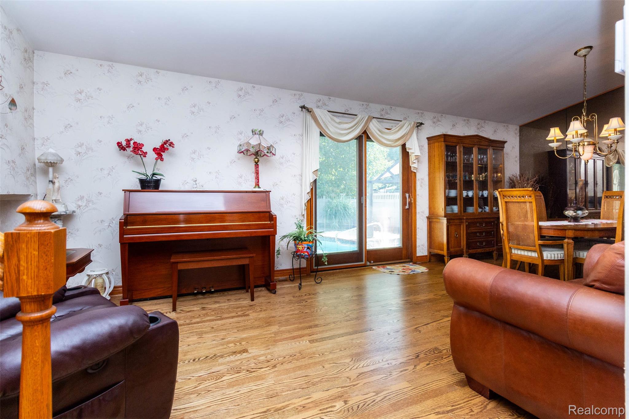 315 Meadowlake Road Canton, MI 48188 - Photo 8 of 43 interior (3).jpg
