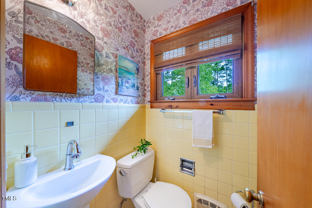 4621 Erwin Road Durham, NC 27705 - Photo 21 of 40 a bathroom with a sink mirror bathtub and toilet