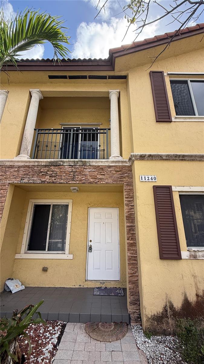 a front view of house with yard