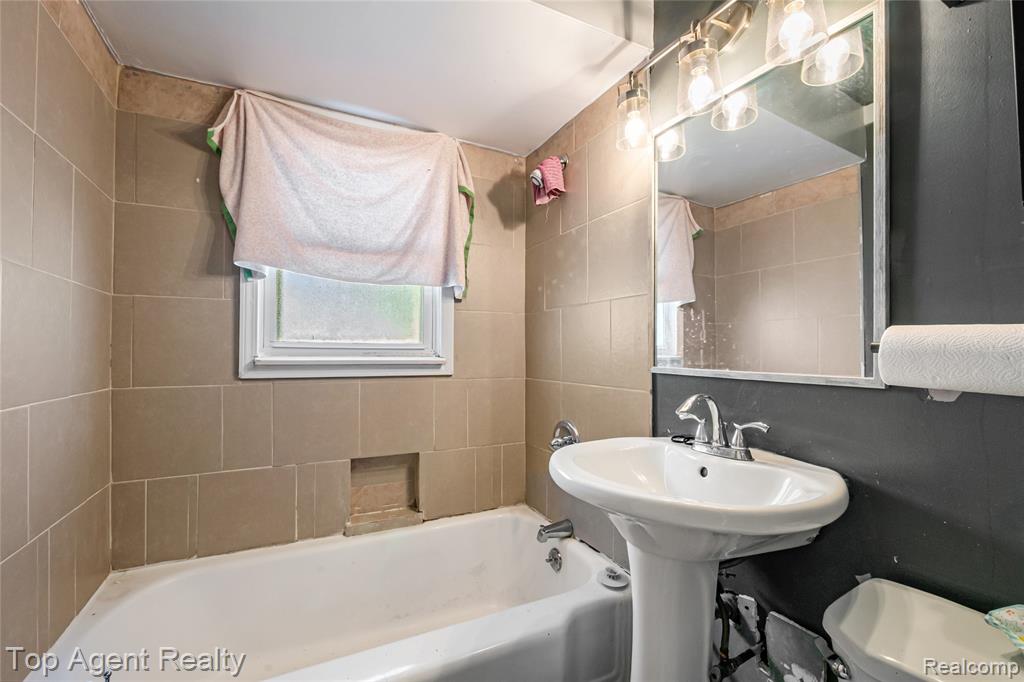22085 Rausch Avenue Eastpointe, MI 48021 - Photo 22 of 39