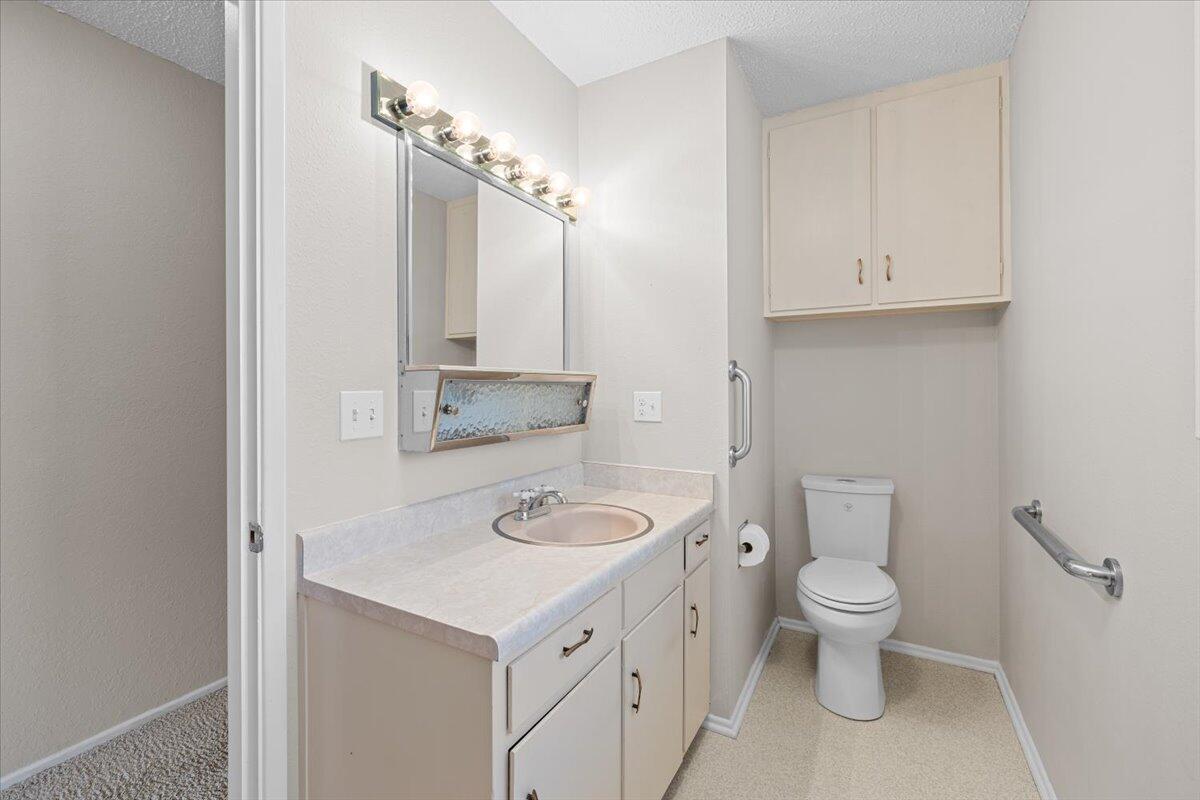 3555 Payne Road Medford, OR 97504 - Photo 16 of 46 27-CI_4354