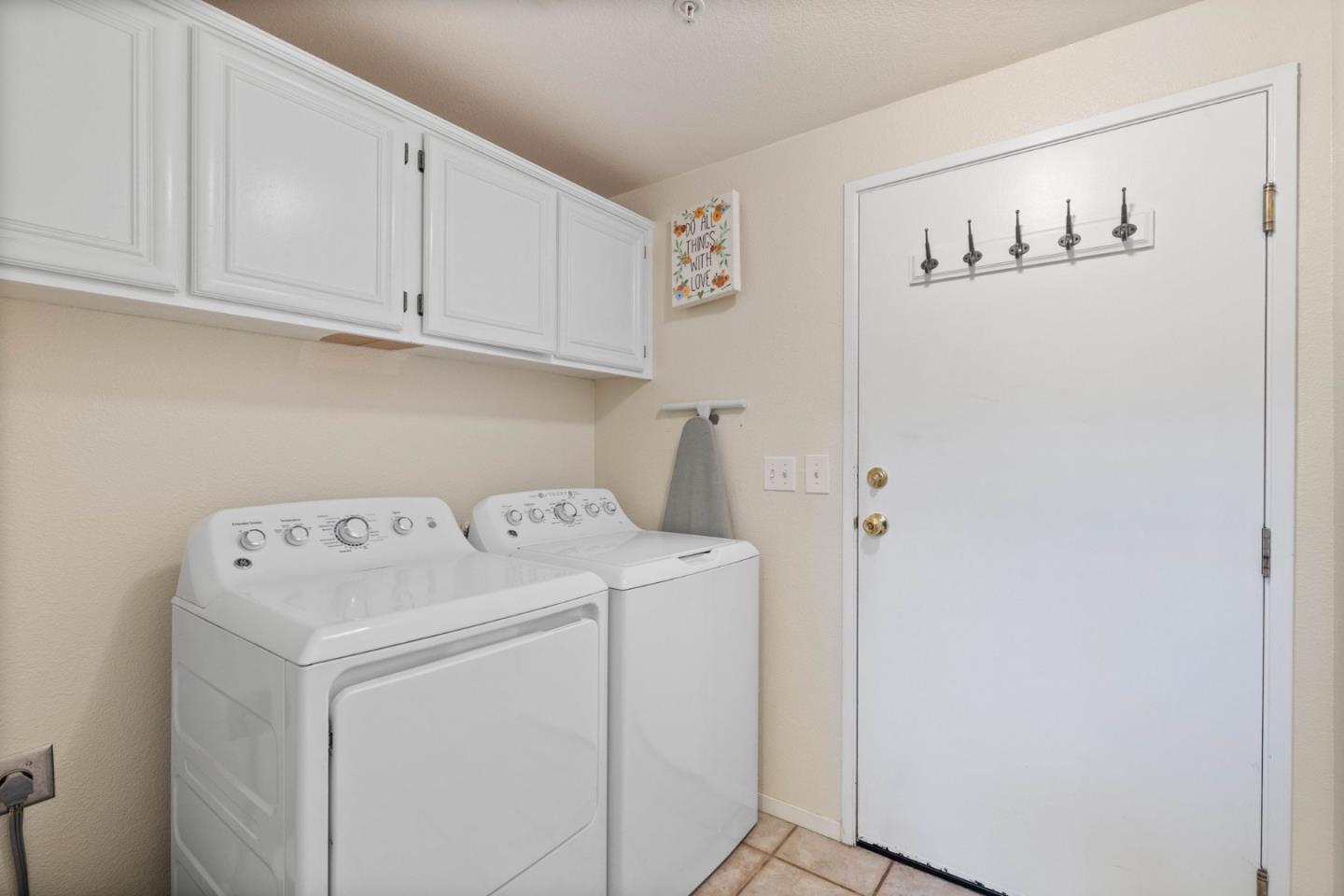 3337 Midtown Place San Jose, CA 95136 - Photo 14 of 32 a utility room with dryer and washer