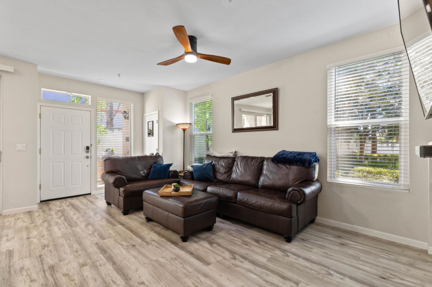3337 Midtown Place San Jose, CA 95136 - Photo 5 of 32 a living room with furniture and a window