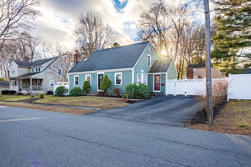 18 Wentworth Road Reading, MA 01867 - Photo 11 of 42 Gallery Image 11