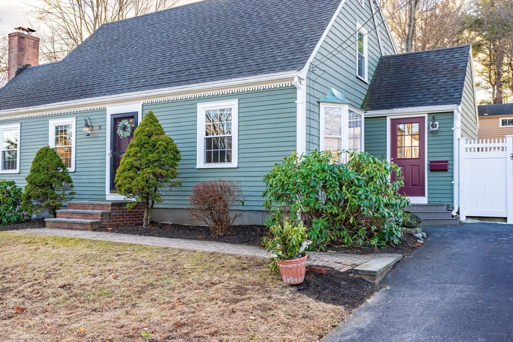 18 Wentworth Road Reading, MA 01867 - Photo 2 of 42 Gallery Image 2