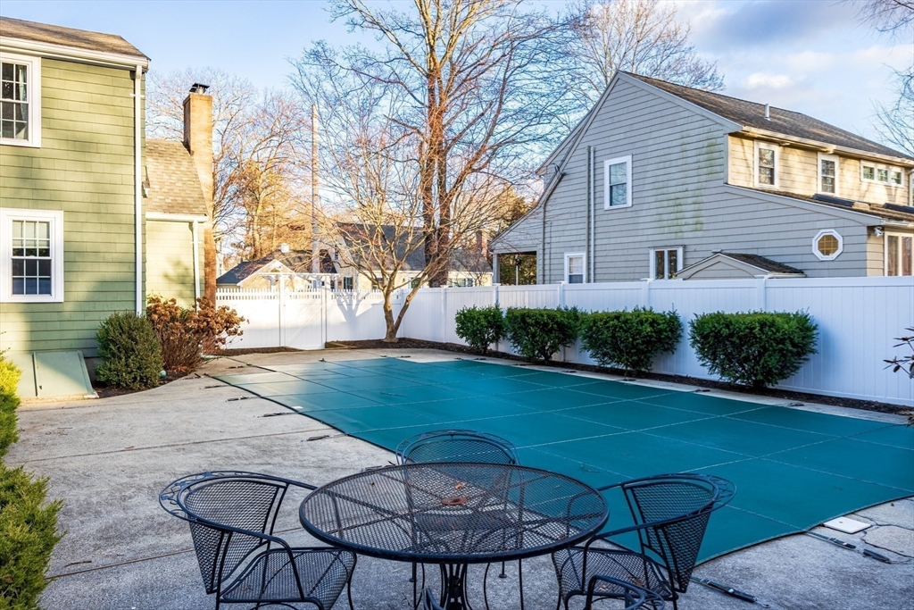 18 Wentworth Road Reading, MA 01867 - Photo 24 of 42 Gallery Image 24