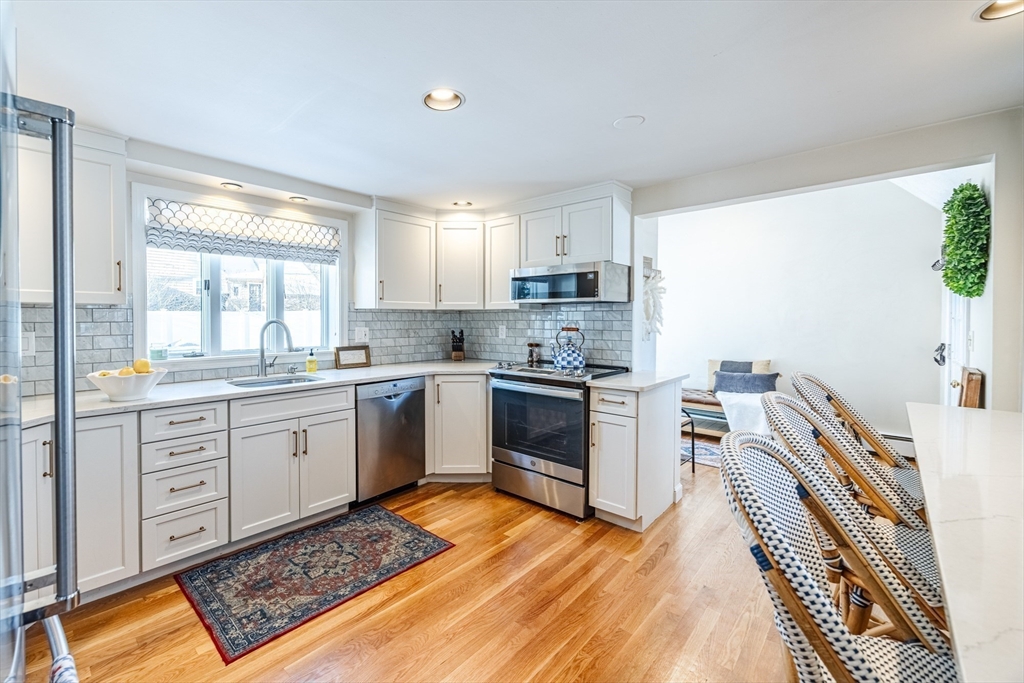 18 Wentworth Road Reading, MA 01867 - Photo 4 of 42 Gallery Image 4