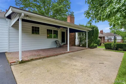 $679,000 | 2007 Firethorn Drive, St. Louis, MO 63131