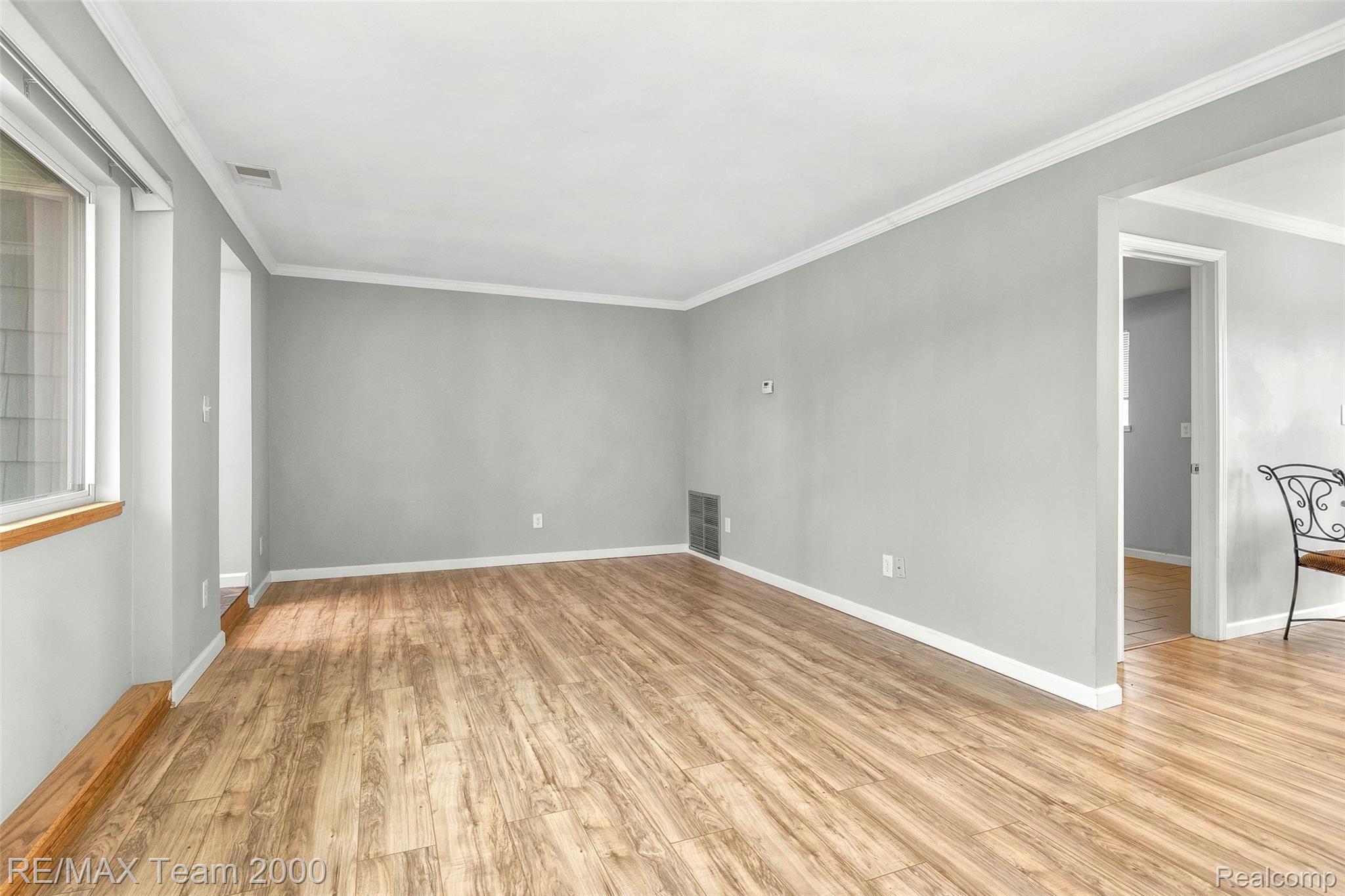 6611 Sheldon Road Belleville, MI 48111 - Photo 9 of 44 09.jpg