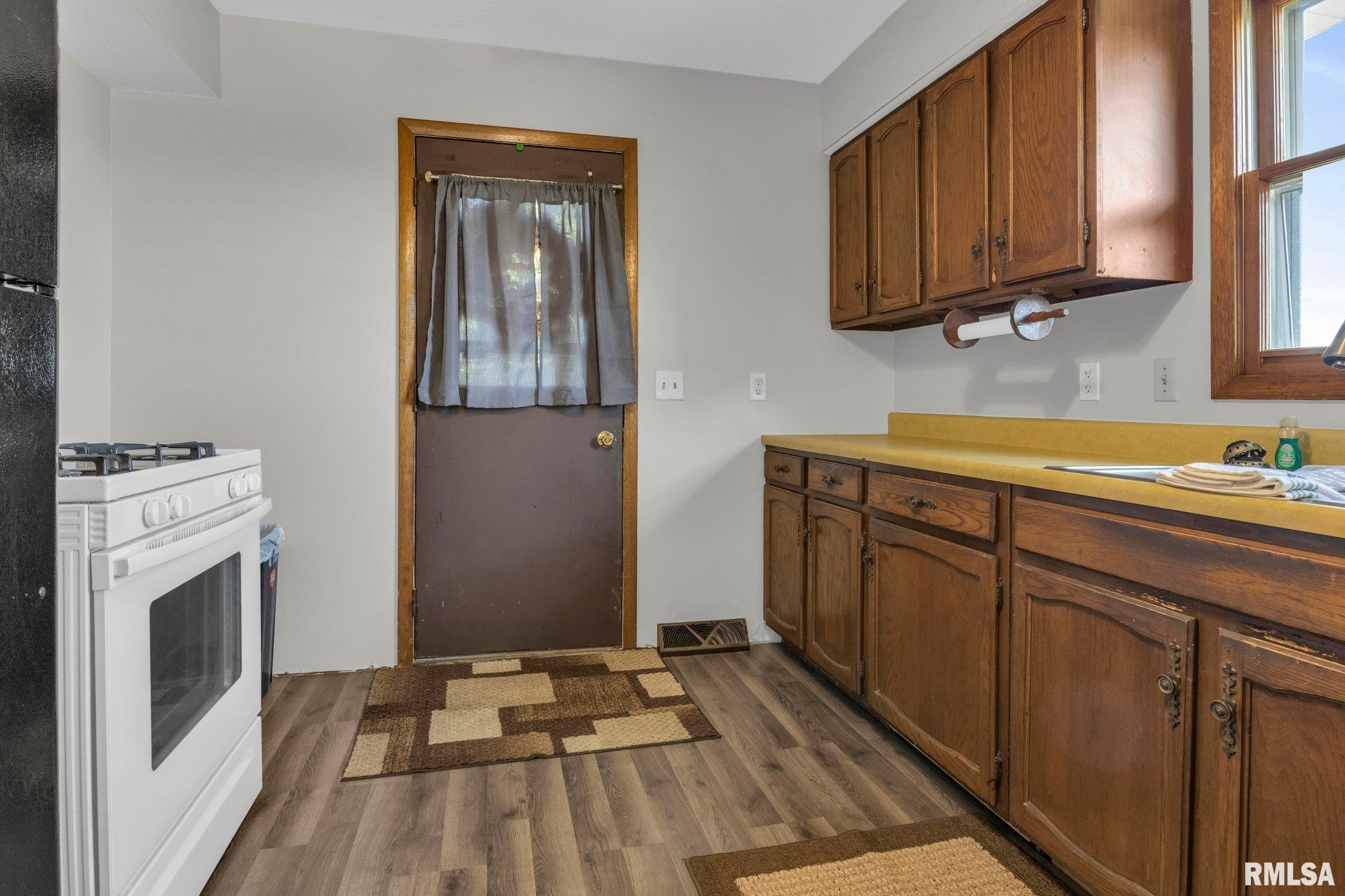 218 17th Street Silvis, IL 61282 - Photo 5 of 19