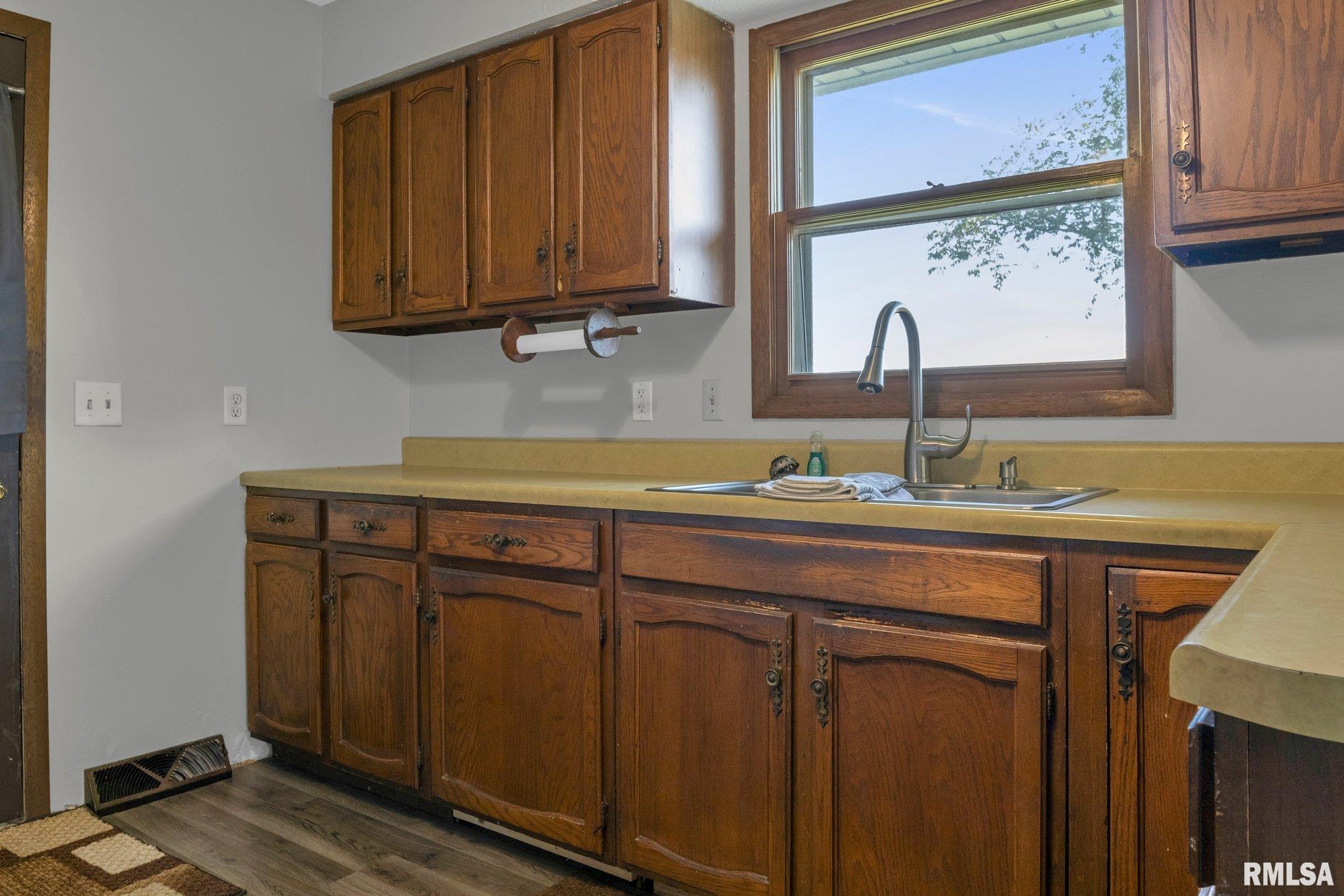 218 17th Street Silvis, IL 61282 - Photo 6 of 19