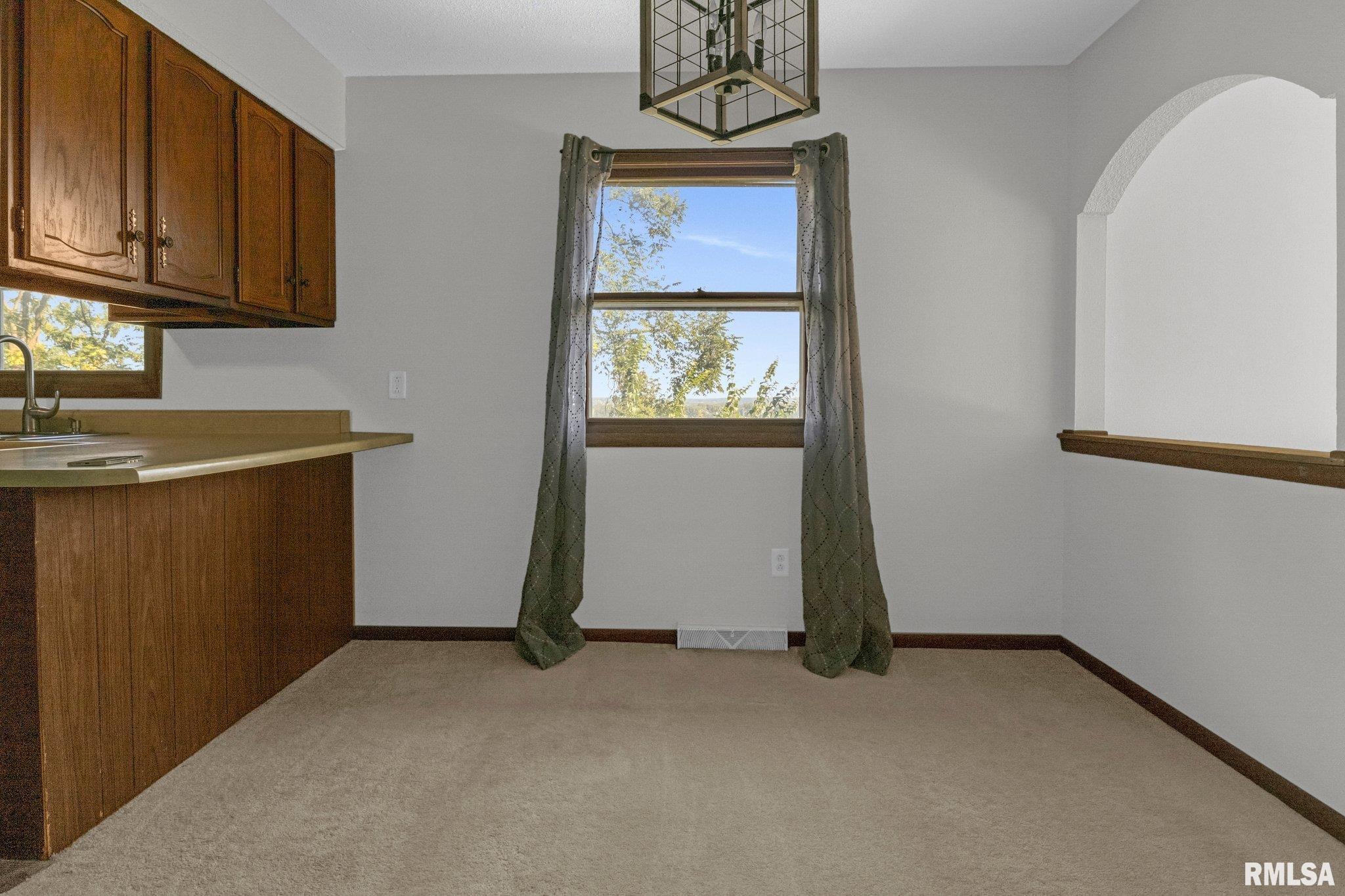 218 17th Street Silvis, IL 61282 - Photo 9 of 19