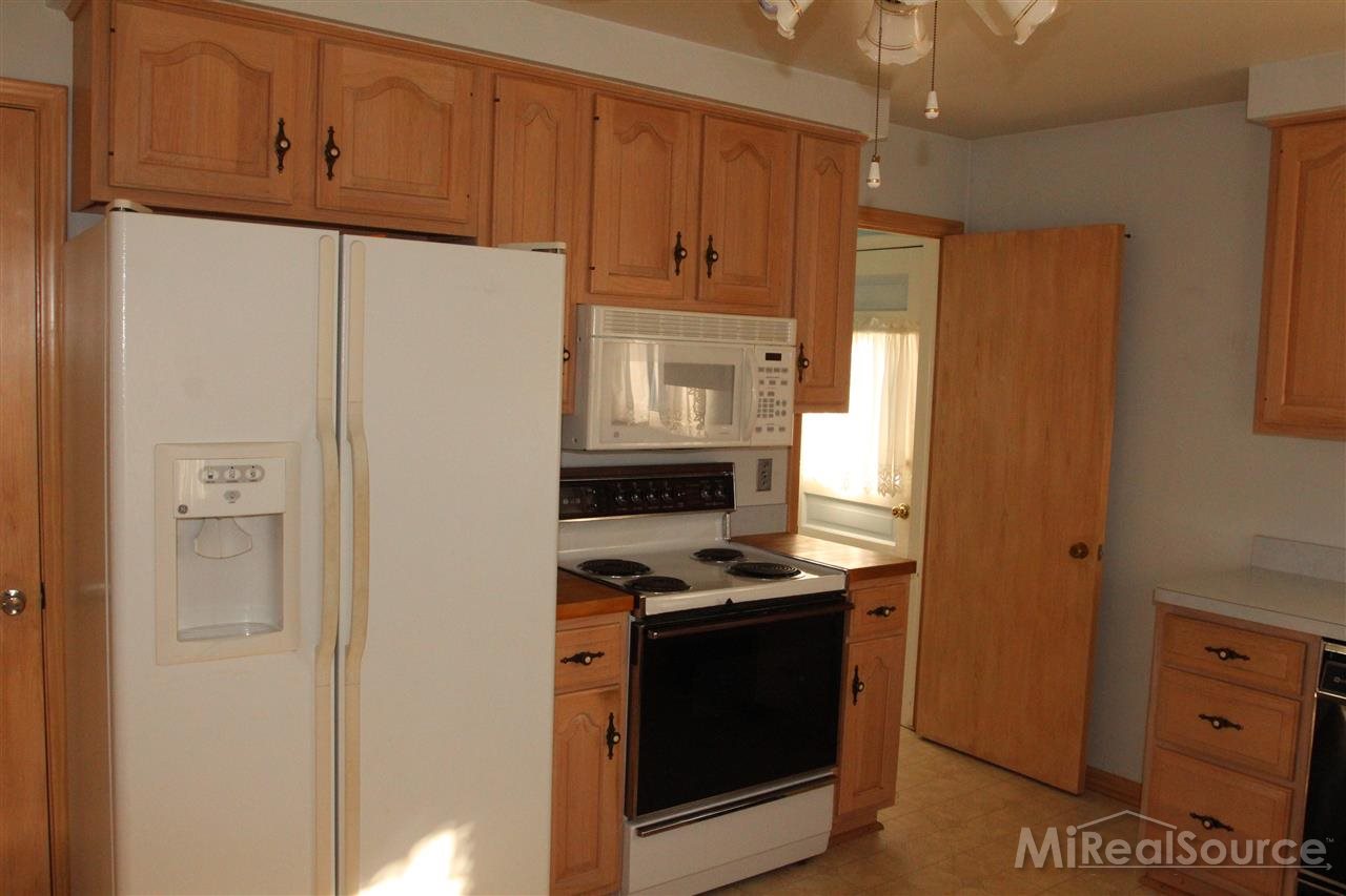 1602 East Maple Road Birmingham, MI 48009 - Photo 10 of 17 31173265-9.JPG