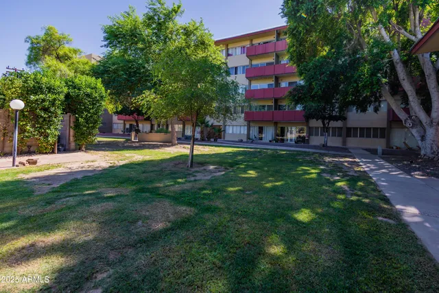 $2,100 | 353 East Thomas Road, Unit C307, Phoenix, AZ 85004