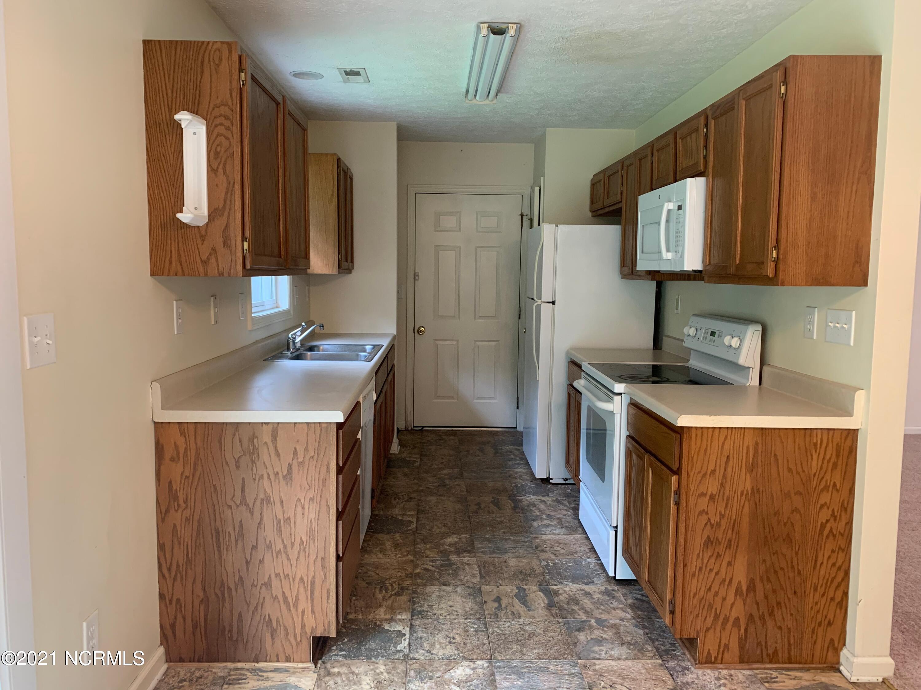 105 Arrowhead Trail New Bern, NC 28562 - Photo 5 of 20 IMG_0569