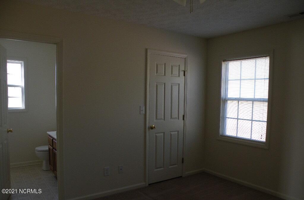105 Arrowhead Trail New Bern, NC 28562 - Photo 8 of 20 105_Arrowhead_new_paint__15_