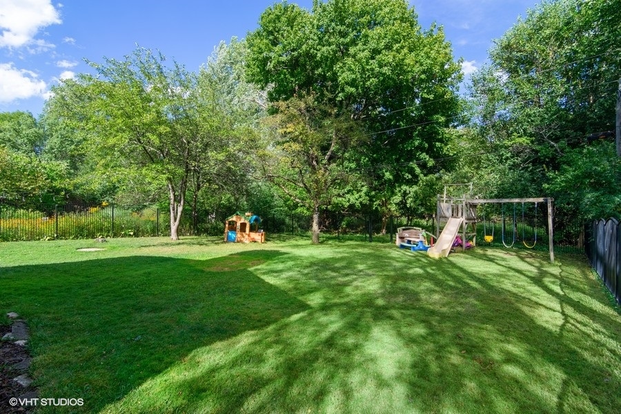 189 Riverside Drive Northfield, IL 60093 - Photo 22 of 22 a view of a park with large trees