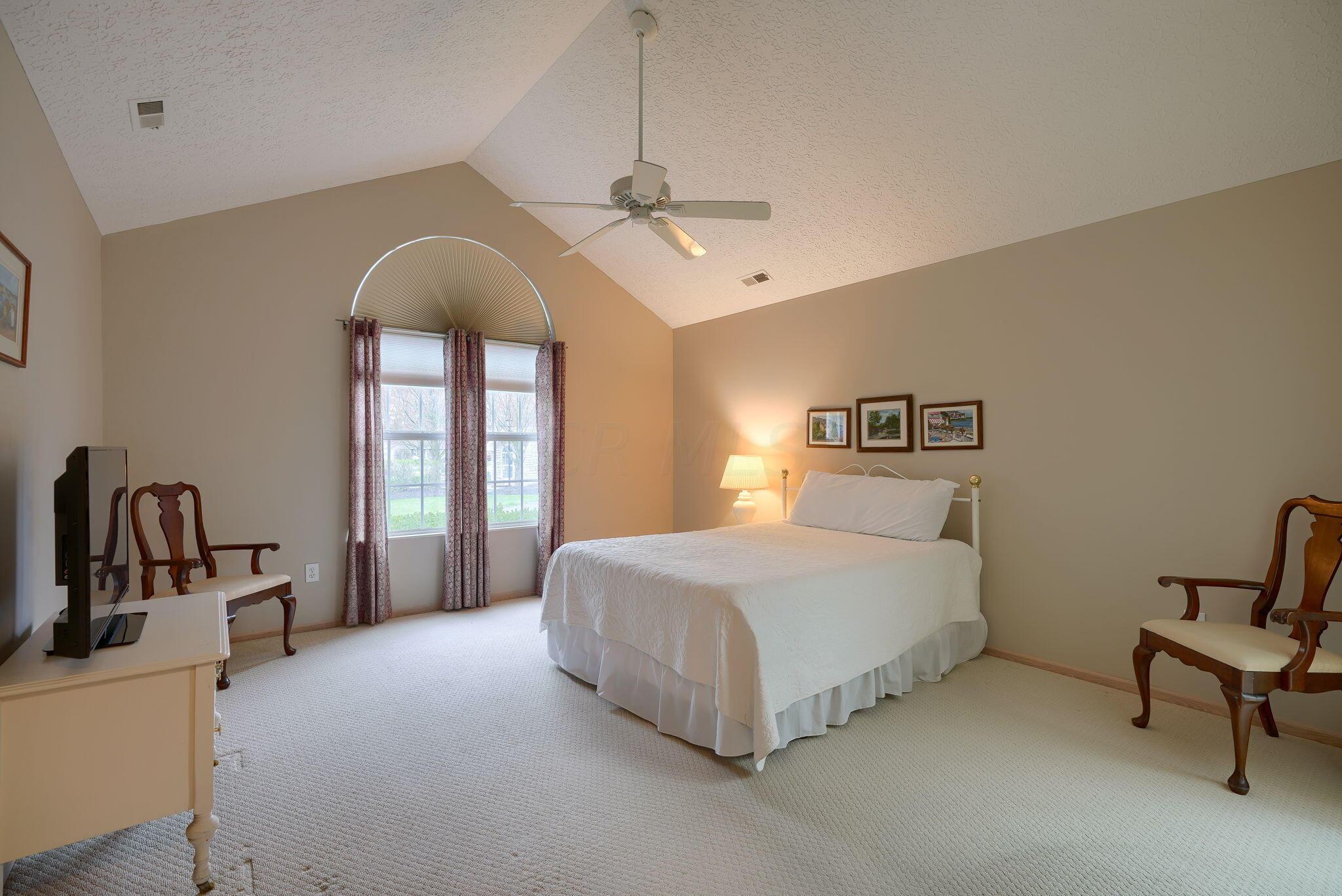 830 Windward Way, Unit 1 Columbus, OH 43230 - Photo 16 of 30 Primary suite