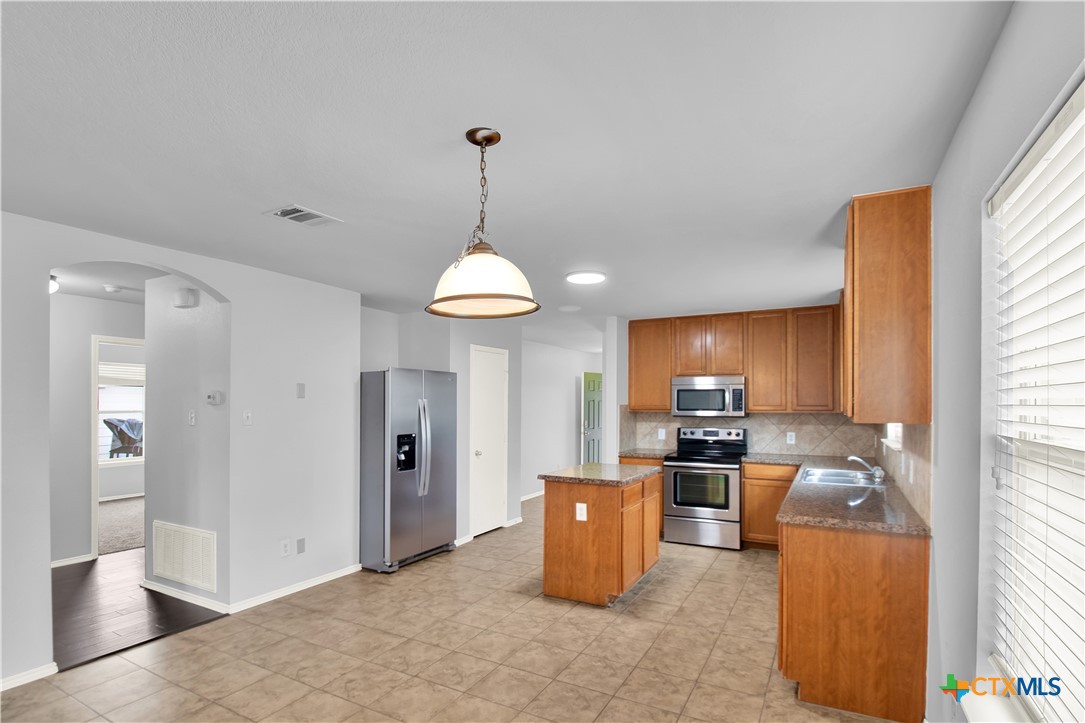 117 Bashaw Loop Temple, TX 76502 - Photo 11 of 20 Kitchen 004