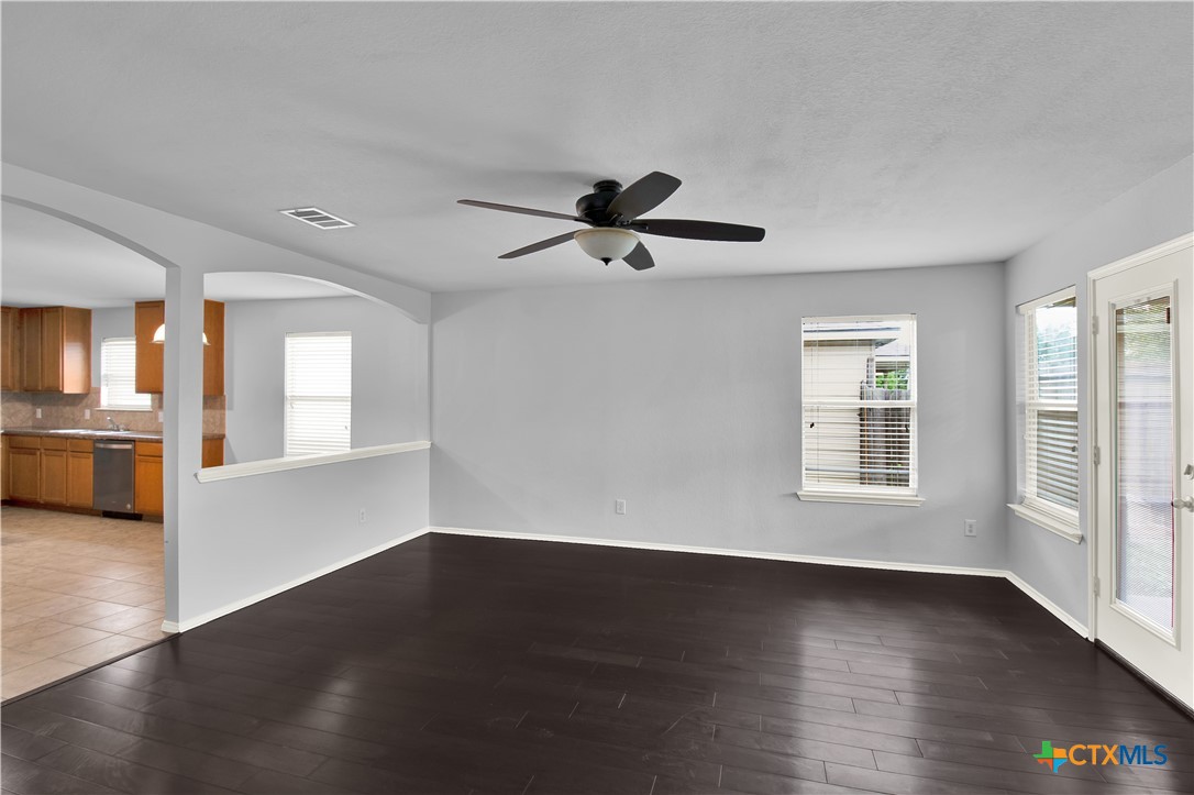 117 Bashaw Loop Temple, TX 76502 - Photo 12 of 20 Living Room 001