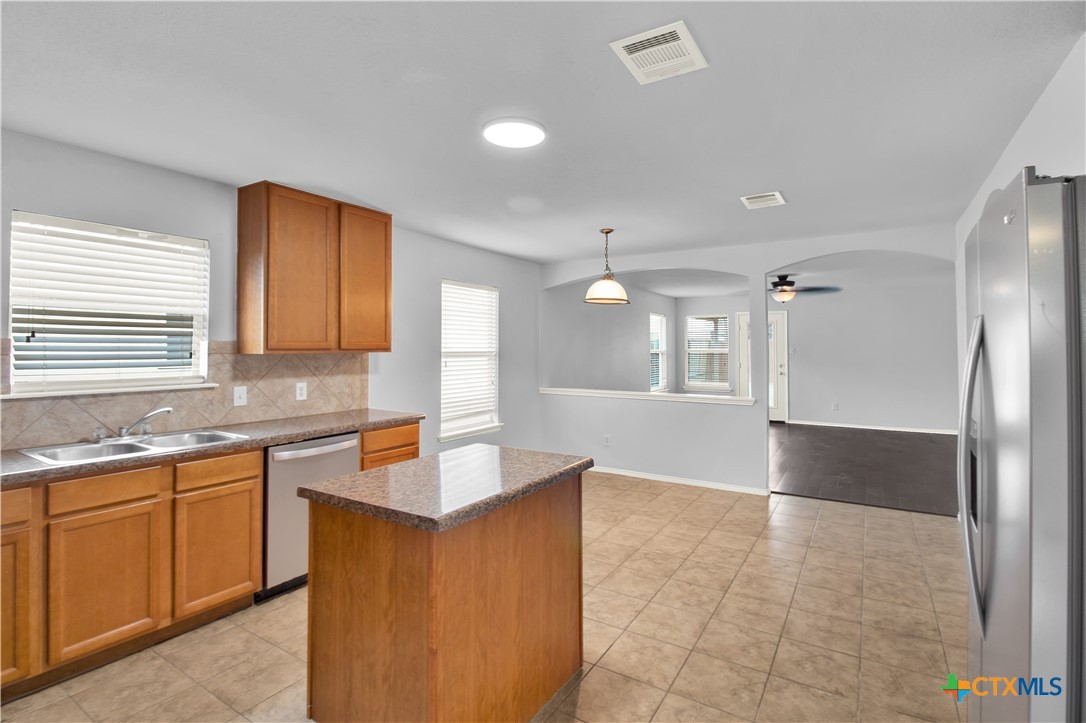 117 Bashaw Loop Temple, TX 76502 - Photo 8 of 20 Kitchen 001
