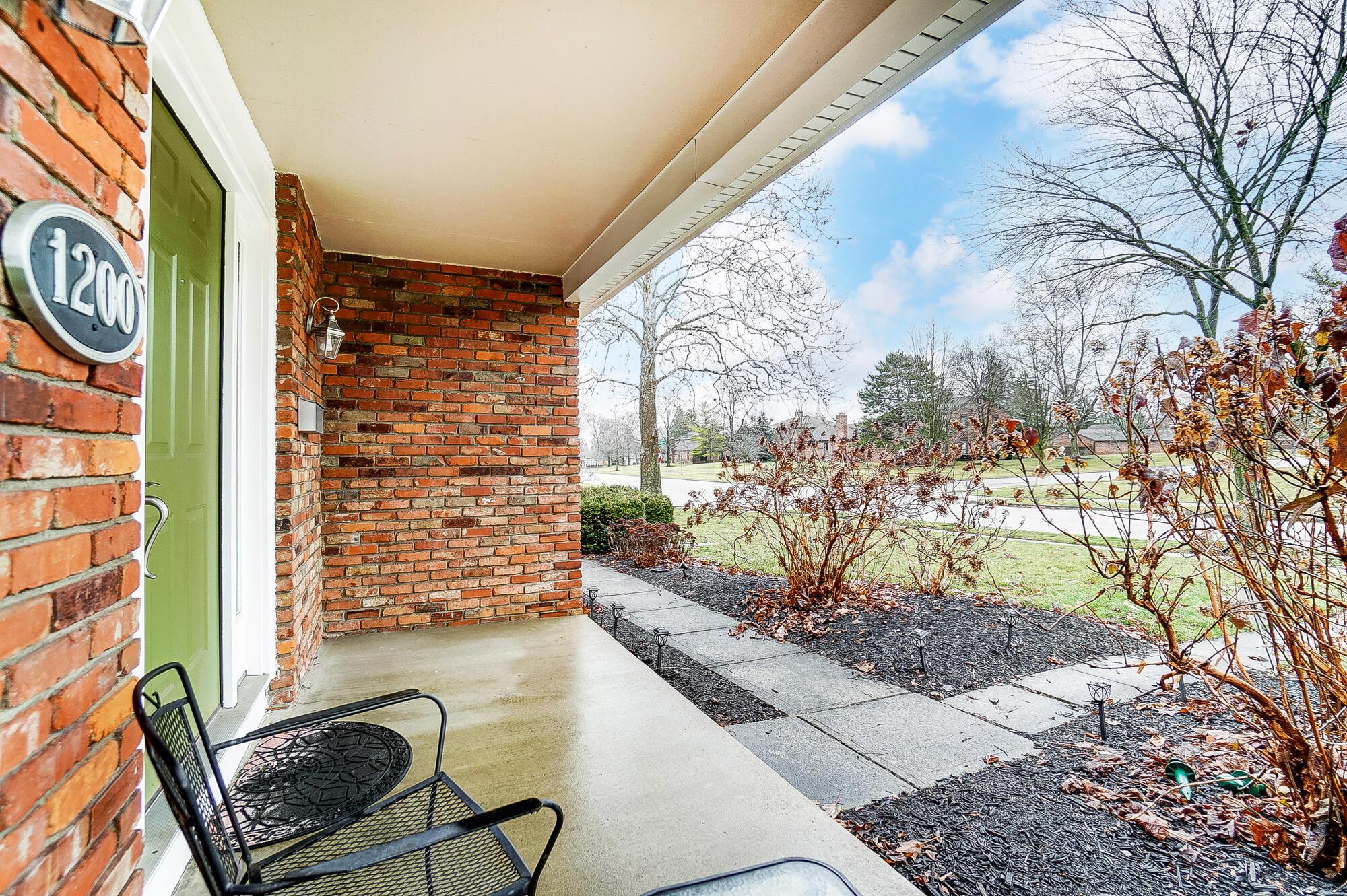 1200 Windham Road Columbus, OH 43220 - Photo 4 of 84 011