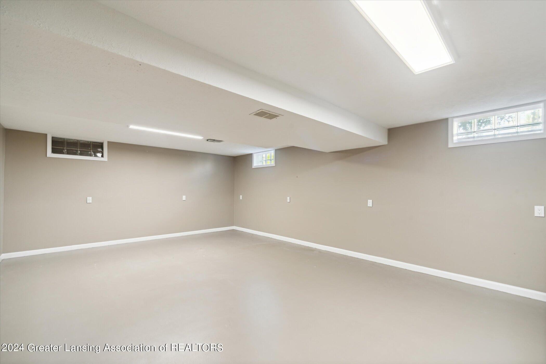 2903 North Cambridge Road Lansing, MI 48911 - Photo 35 of 49 35-2903-N-Cambridge-Rd-Lansing-MI-48911-