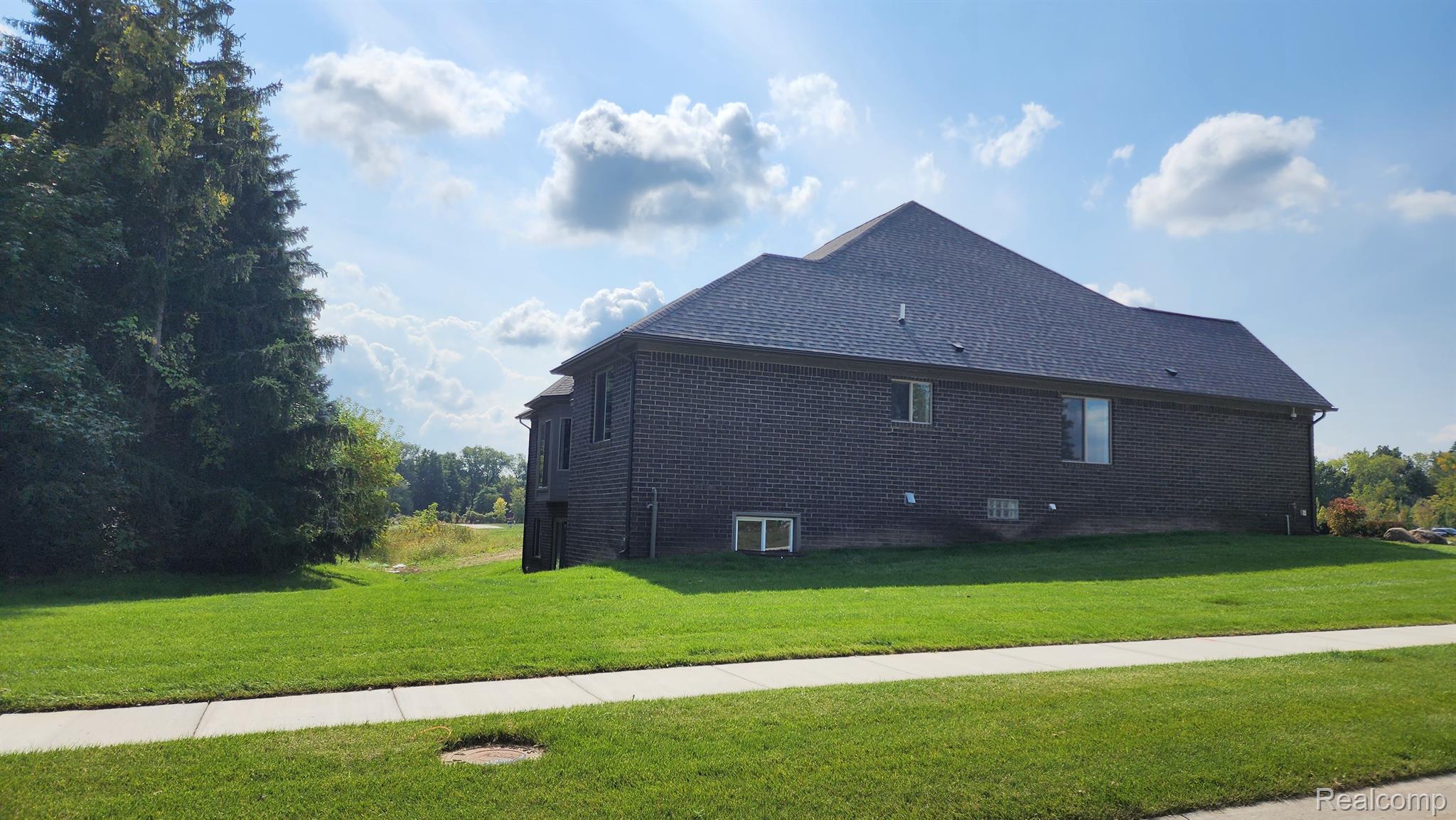 3093 Raffler Drive Rochester, MI 48307 - Photo 13 of 34 South Side 2