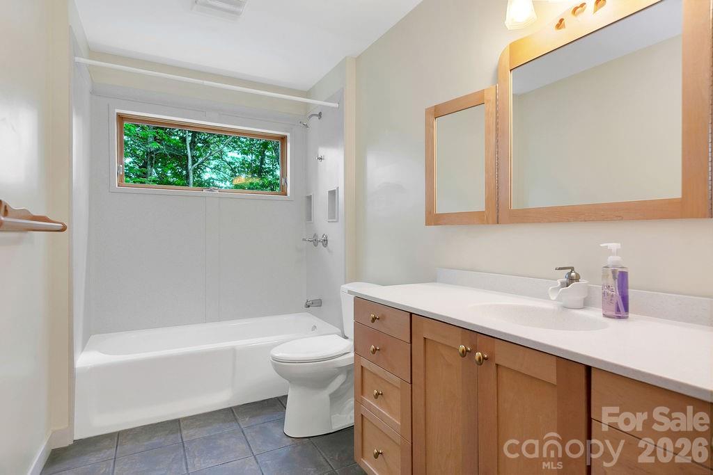 40 Walnut Ridge Road Brevard, NC 28712 - Photo 26 of 47 a bathroom with a sink a toilet and bathtub