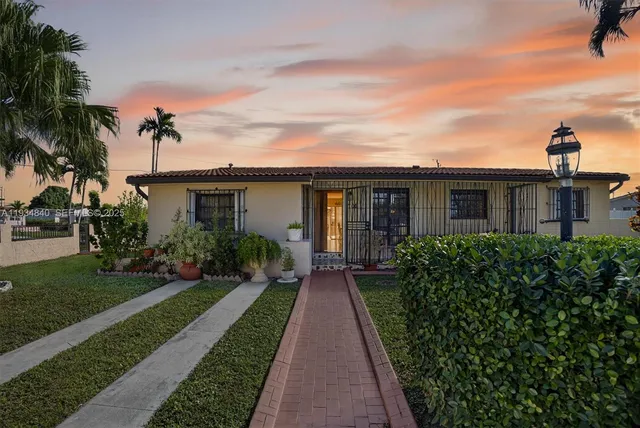 $799,000 | 1701 Southwest 92nd Place, Miami, FL 33165