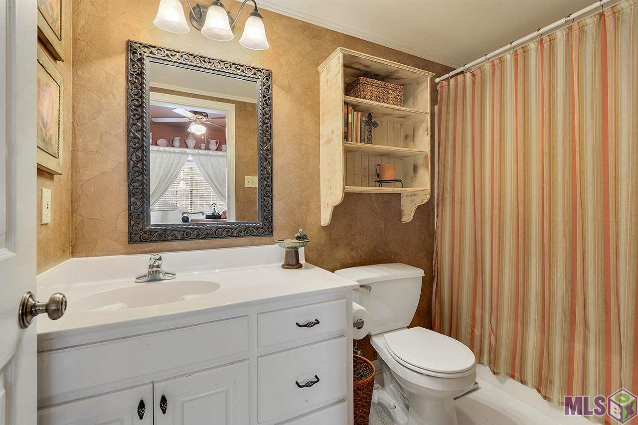 3914 Country View Drive Baton Rouge, LA 70817 - Photo 15 of 22 Full Bath Upstairs