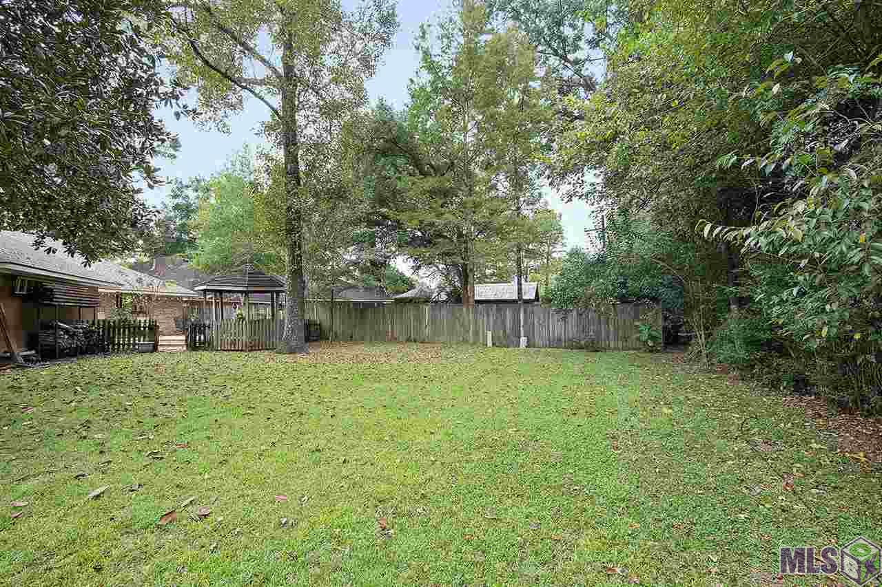 3914 Country View Drive Baton Rouge, LA 70817 - Photo 19 of 22 Large fully fenced yard