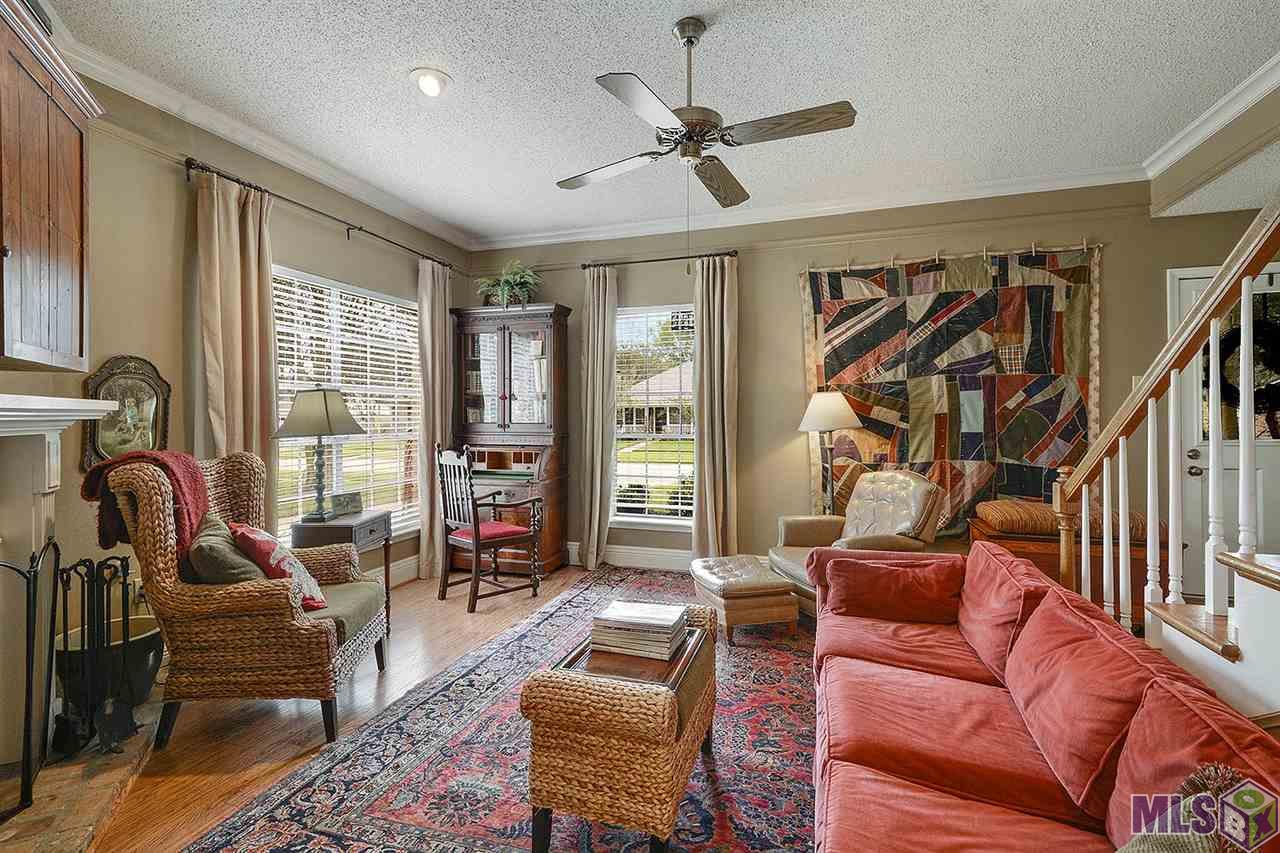 3914 Country View Drive Baton Rouge, LA 70817 - Photo 3 of 22 Inviting Living Room Area